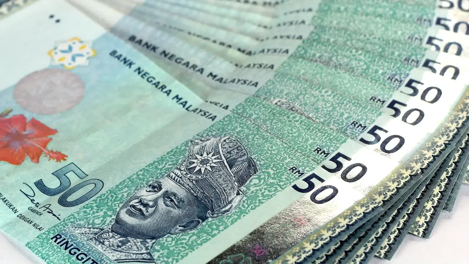At the closing, the ringgit continues decline on the dollar.