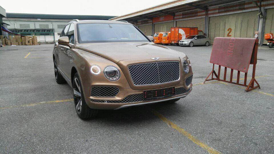 Siêu SUV Bentley Bentayga đầu tiên đã xuất hiện tại Việt nam