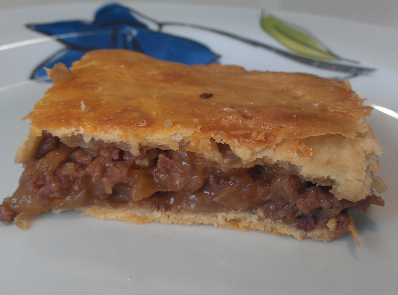 http://bizcochela.blogspot.com.es/2012/10/empanada-de-ternera-y-cebolla.html