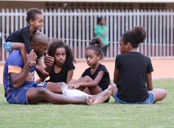 Bravo Persipura : Spirit dan Motivasi Anak – Anak Boaz Solossa Menemani Saat Latihan