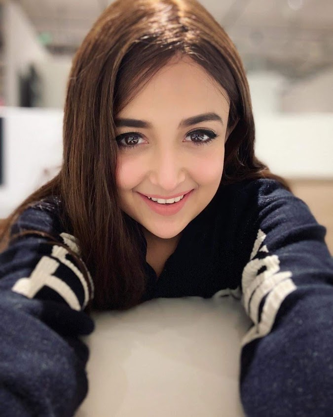 MONALI THAKUR : FAKTA MENARIK DARI SEORANG DIVA