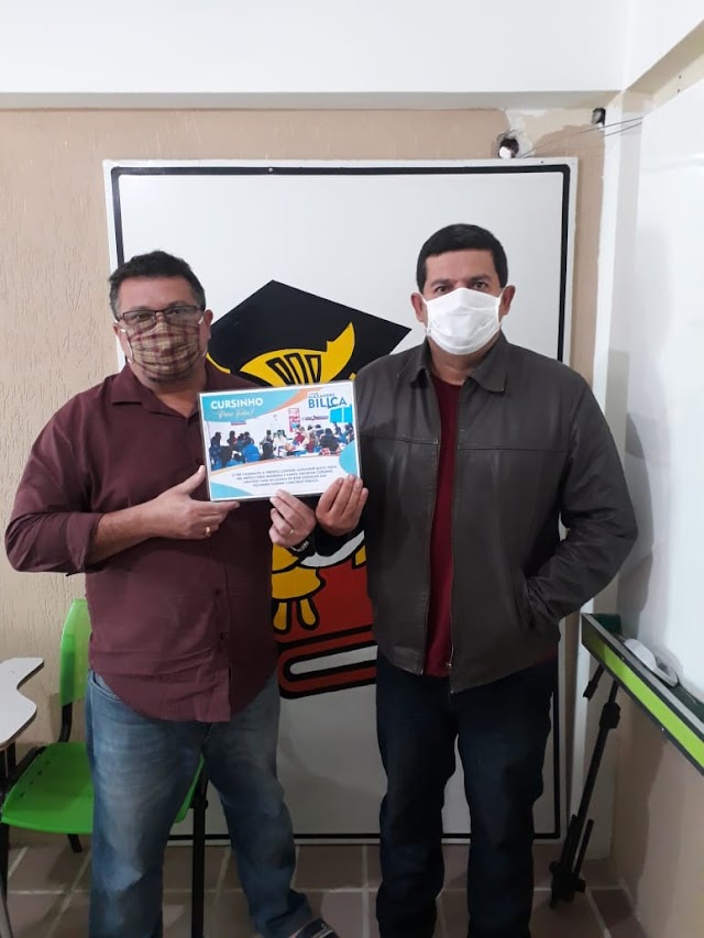  O PRÉ CANDIDATO A PREFEITO CORONEL ALEXANDRE BILICA VISITA SEU AMIGO FÁBIO MADRUGA E AMBOS PROJETAM CURSINHO GRATUITO PARA OS ALUNOS DE BOM CONSELHO QUE VISLUMBREM FAZER CONCURSO PÚBLICO.