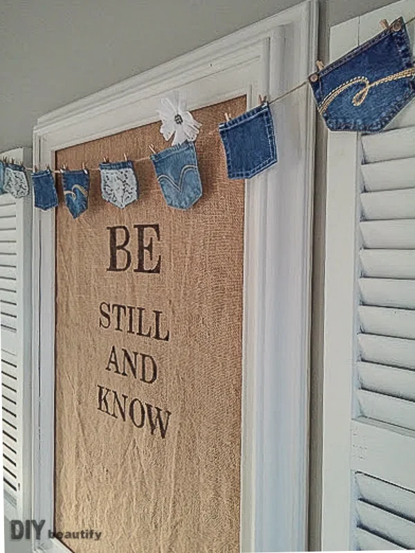 15 minutes and a few pairs of outgrown jeans are all you need to create this adorable Denim Pocket Bunting. Get all the details at DIY beautify!