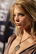 O seu mais recente trabalho é no papel de Margaery Tyrell na série Game Of . (natalie dormer natalie dormer )