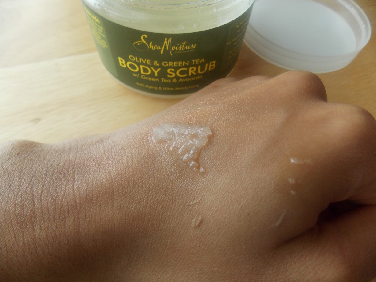 Review ~ Shea Moisture Body Scrub in Olive & Green Tea | The