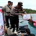 Jelang Idul Fitri, Polsek Bintan Timur Membagikan Paket Sembako kepada Warga Desa Air Glubi