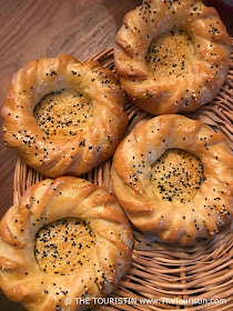 Maja. Kalnciema iela 37-5, Zemgales priekšpilsēta, Rīga, , Latvia. bread in a basket