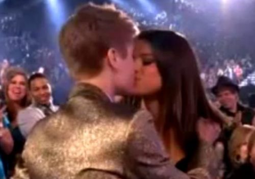 justin bieber selena gomez 2011 billboard. de Justin Bieber y Selena