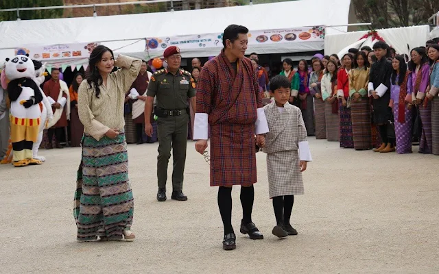 King Jigme Khesar Namgyel, Queen Jetsun Pema, Princess Sonam, Princess Dechen and Princess Eeuphelma