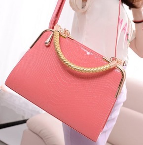7234 pink - 180 RIBU - Material PU Leather Bottom Widht 30 Cm Height 20 Cm Thickness 10 Cm Strap Adjustable Weight 0.75