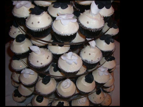 Picture of Black and White Flower Cupcakes by Cupcake Parlour