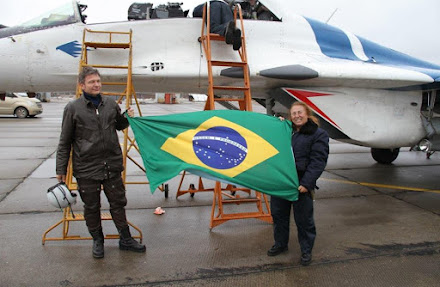 Rapidinha com Dina Barile: Aventureira Brasileira é a Primeira Mulher do Brasil a viajar para a Estratosfera