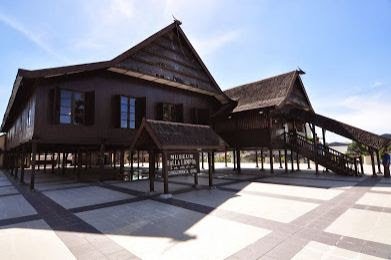 rumah-adat-suku-makassar