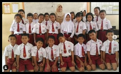  Guru yang dikenal sebagai Pahlawan tanpa tanda jasa 30 Puisi Guru Pahlawan Tanpa Tanda Jasa terbaik Sepanjang Masa