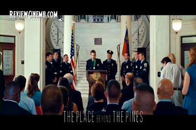 <img src="The Place Beyond The Pines.jpg" alt="The Place Beyond The Pines Avery menerima penghargaan atas prestasinya">