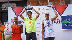 Pódio masculino: Eliezer de Jesus Santos (1º lugar), à direita o teresopolitano Luiz Henrique dos Santos (2º lugar) e Roger Celestino Barbosa (3º lugar)