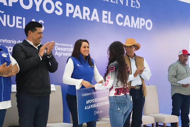 TERE JIMÉNEZ INAUGURA PARQUE Y ENTREGA APOYOS PARA EL CAMPO EN PEÑUELAS.