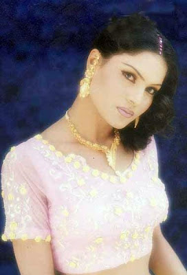 Veena Malik Mujra