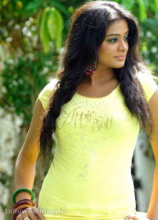 Priyamani Hot In Yellow TShirt