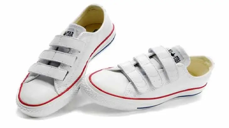 In one minute ... a magical way to clean white shoes