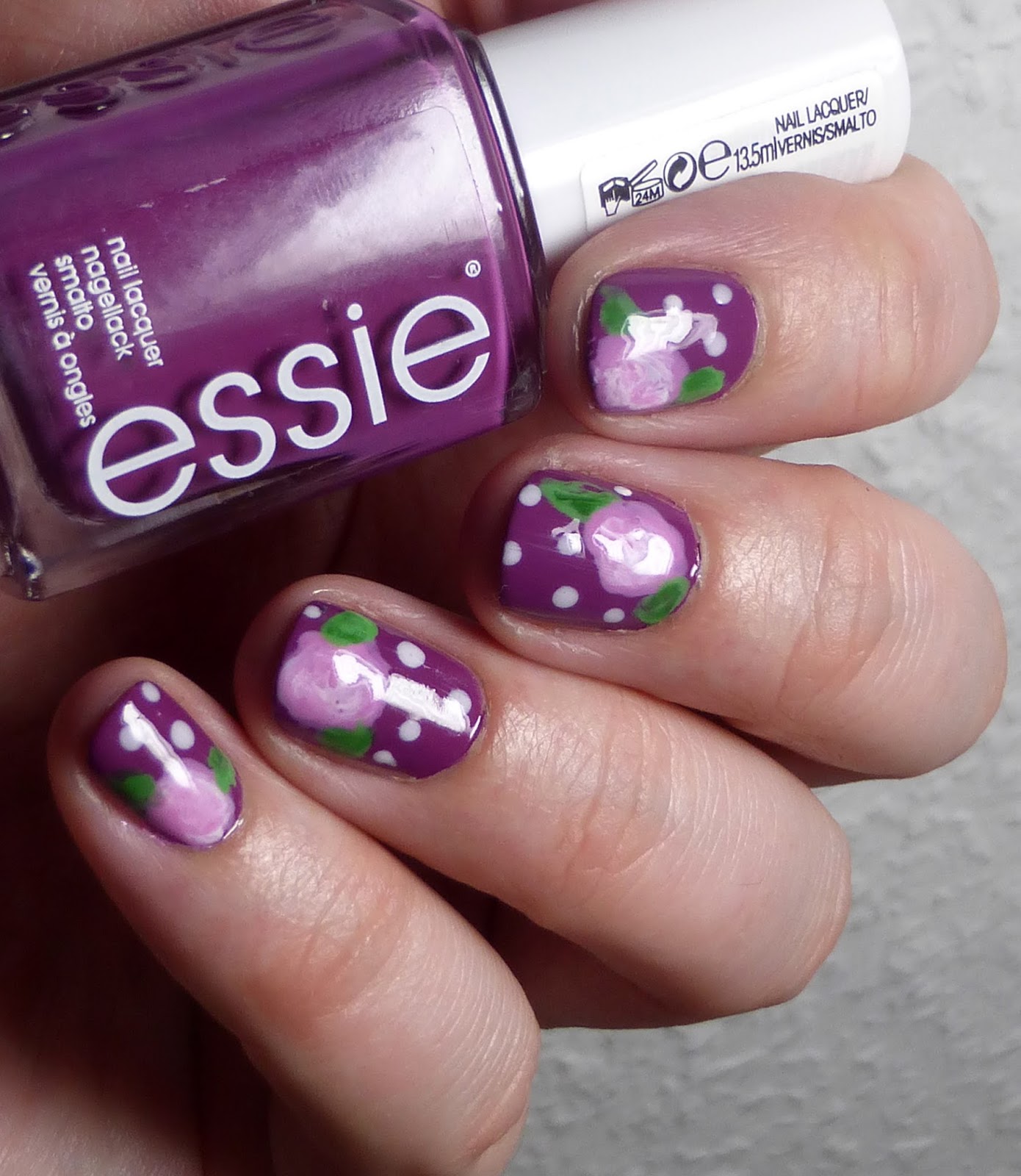 http://lackverliebt.blogspot.de/2015/04/madchenzeit-essie-flowerista-mit-rosen.html