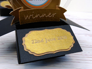 Pop up box award by Esselle Crafts