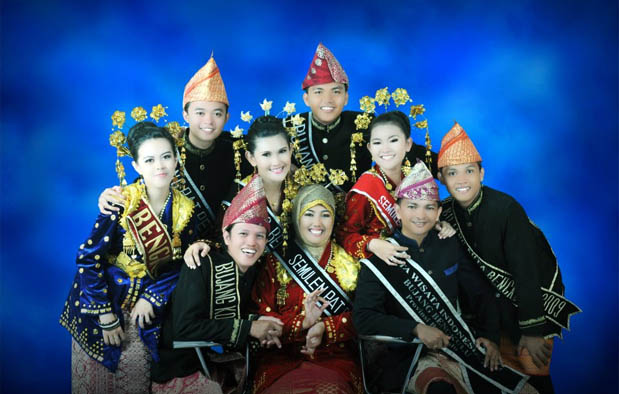 Ide Top 22 Gambar Gelang Emas Huruf I
