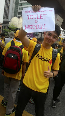 Bersih 4: Sign pointing to Toilets and Medical at St John's Cathedral