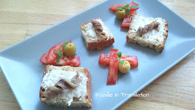 Pane con burro e acciughe - Bread with butter and anchovies