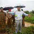 Walau Diguyur Hujan Walikota Lis Darmansyah Tinjau Titik Banjir