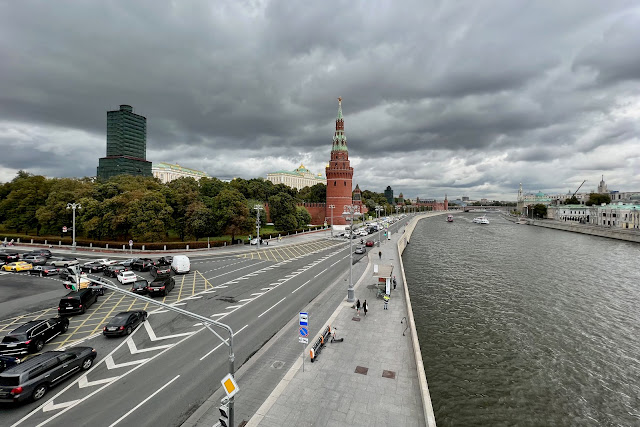 вид с Большого Каменного моста, Кремль, Кремлёвская набережная, Москва-река