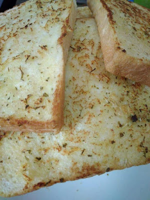 Roti garlic gardenia, garlic bread, resepi, resepi garlic bread, garlic bread gardenia, cara membuat garlic bread, mushroom soup