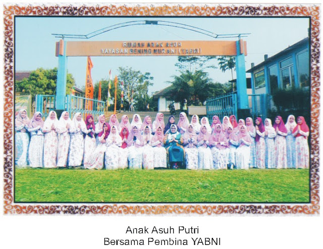 Anak Asuh Putri Bersama Pembina YABNI