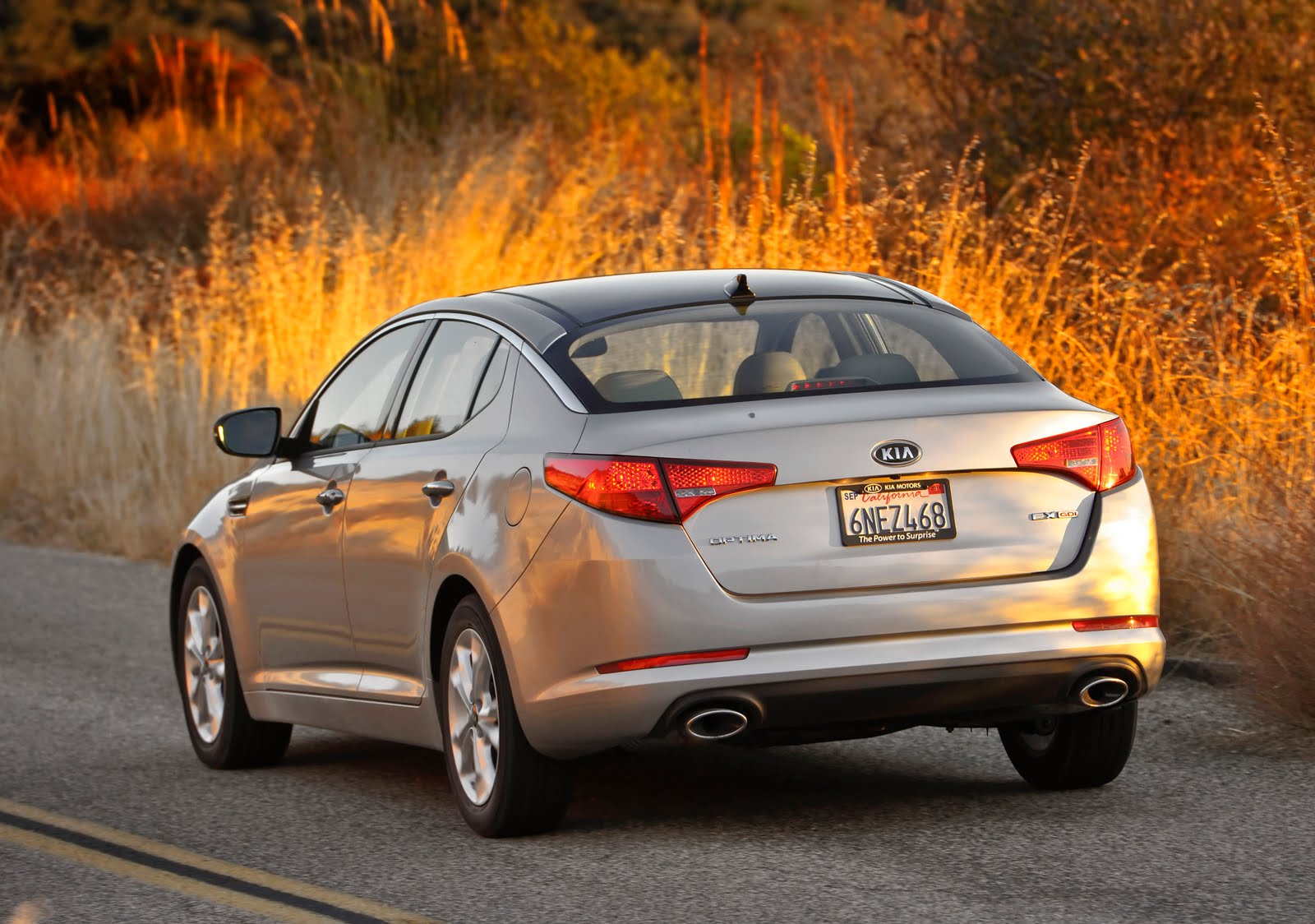 new and modern cars: 2011 Kia Optima Officially Launched in the US