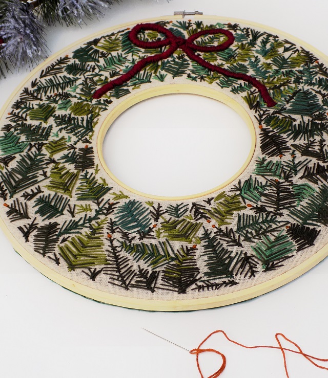 Embroidered Evergreen Christmas Wreath Double Hoop Fiber Craft DIY Sewing One Savvy Mom onesavvymom Blog NYC