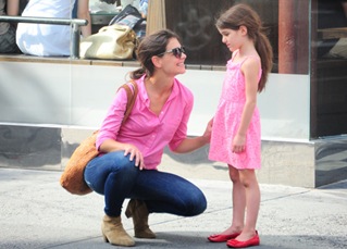 Katie Holmes & Suri Cruise Both Wear Pink Colore Combination
