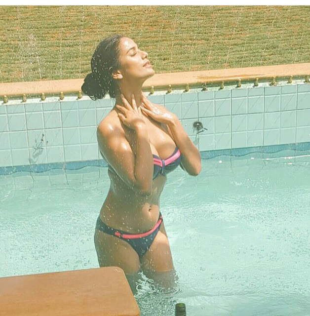 Poonam Pandey Hot, Sexy and Erotic Images Posted on Her Instagram