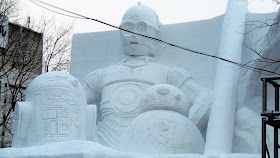 北海道、さっぽろ雪まつりの雪像、C-3POとR2-D2