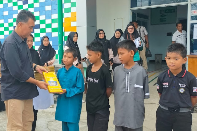 Bupati Natuna Tinjau Kegiatan Sunat Massal Diikuti Ratusan Anak Warga Kecamatan Serasan
