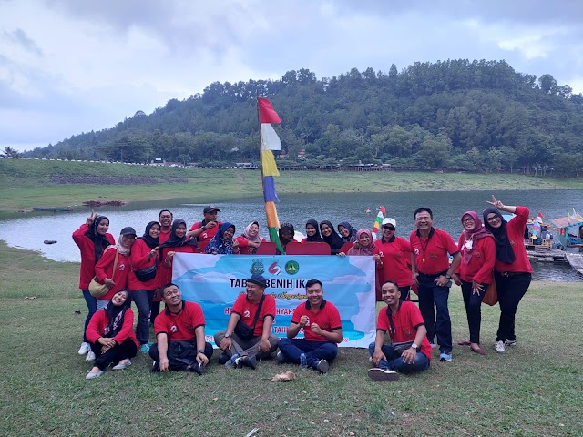 HUT Kejaksaan, Kejari Kebumen Tabur Ribuan Benih Ikan di Waduk Sempor