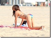 Noureen-DeWulf-Sexy-Bikini-Pictures-At-Redondo-Beach-21