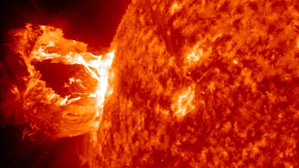 NASA spacecraft approaches the sun at 430,000 mph, raising concerns among scientists about potential challenges and risks