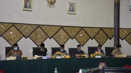 Rapat Paripurna DPRD Kota Padang, Wako Sampaikan Rancangan KUA-PPAS APBD TA 2022