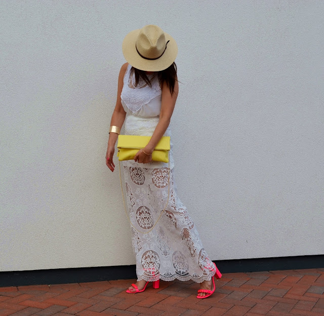 Biała Koronkowa Maxi Spódnica ASOS, Biały kolor, Fashion, Blog Modowy Puławy, Koronka, ASOS Lace Maxi Skirt, Lace Top, Moda, Lypsy of London Pink Heeled Sandals, Różowe Sandałki, Straw Hat, Adriana Style Blog