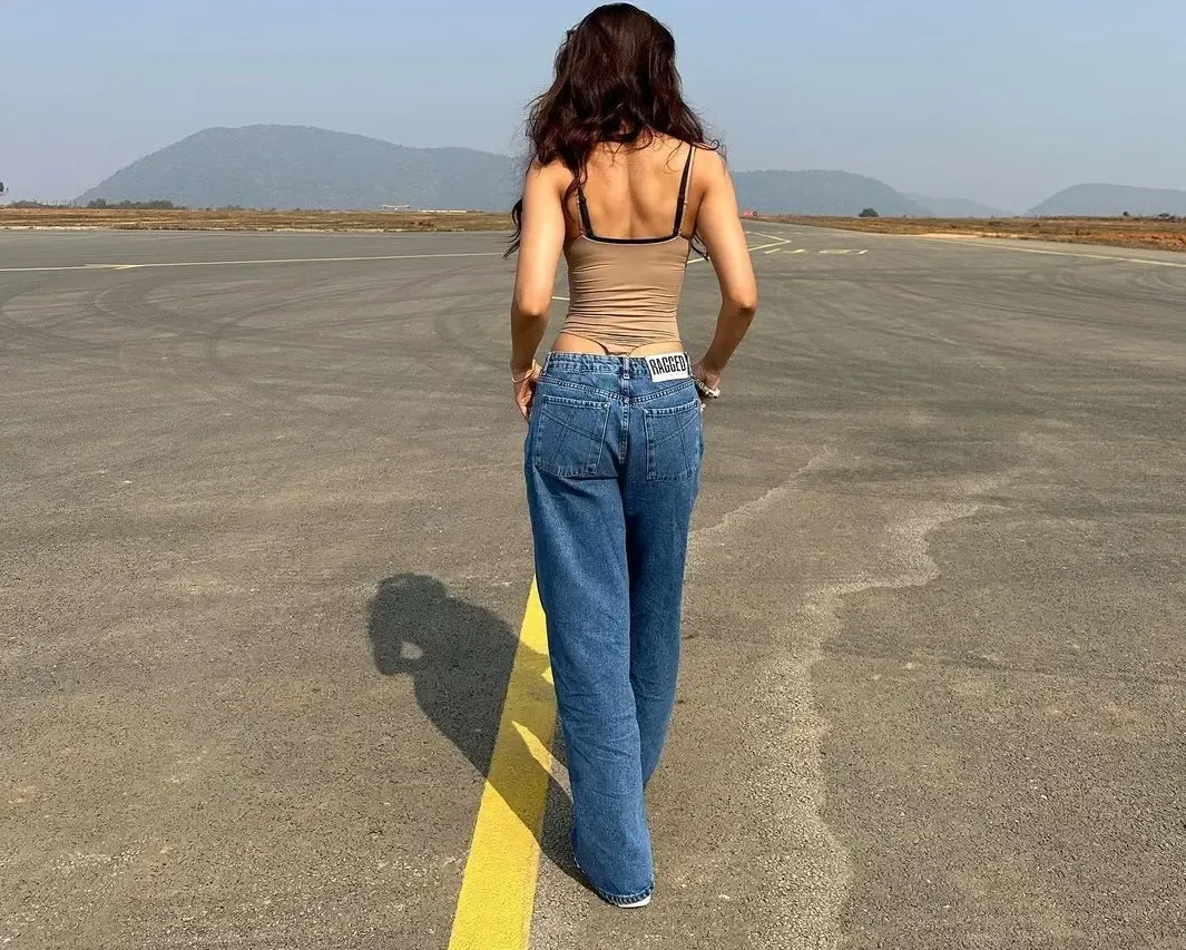 Disha Patani back bold pics