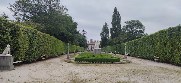 Los jardines del Palacio de los Selgas en El Pitu. Asturias.