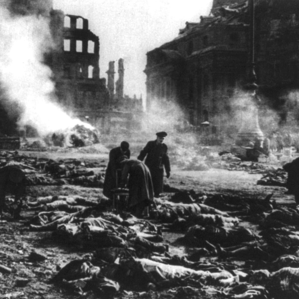 Бомбардировки второй мировой войны. Дрезден бомбардировка 1945. Дрезден после бомбардировки 1945.
