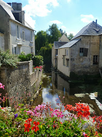 http://www.tripadvisor.co.uk/Tourism-g187181-Bayeux_Calvados_Basse_Normandie_Normandy-Vacations.html