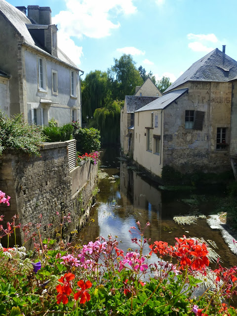 http://www.tripadvisor.co.uk/Tourism-g187181-Bayeux_Calvados_Basse_Normandie_Normandy-Vacations.html