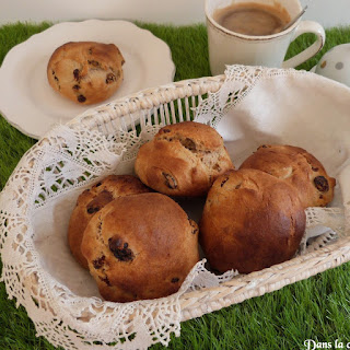 https://danslacuisinedhilary.blogspot.com/2015/04/petites-brioches-la-cannelle-et-raisins.html